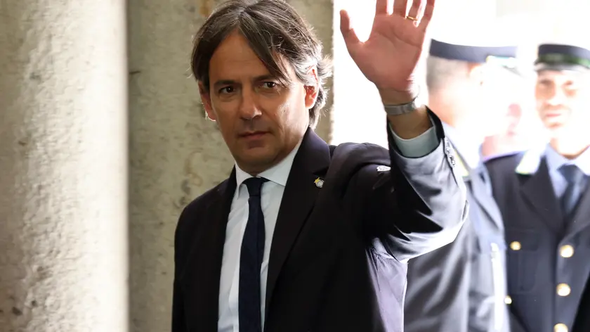 L’allenatore dell’Inter Simone Inzaghi a palazzo Marino, sede del comune di Milano, in occasione della cerimonia di conferimento dell’Ambrogino d’oro alla squadra nerazzurra per la vittoria del 20° titolo italiano. Milano, 17 Maggio 2024 ANSA / MATTEO BAZZI