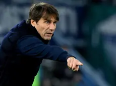 epa11759459 SSC Napoli's head coach Antonio Conte reacts during the Italian Cup round of 16 soccer match between SS Lazio and SSC Napoli at the Olimpico stadium in Rome, Italy, 05 December 2024. EPA/ETTORE FERRARI