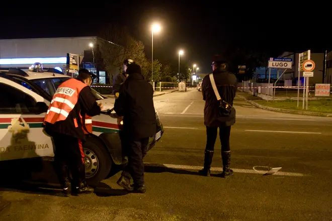 13923 LUGO : MALVIVENTE FERITO DA GUARDIA GIURATA DOPO L'ASSALTO ALLA BANCA DI ROMAGNA DI VIA PIRATELLO 15-03-2012---FOTO FIORENTINI