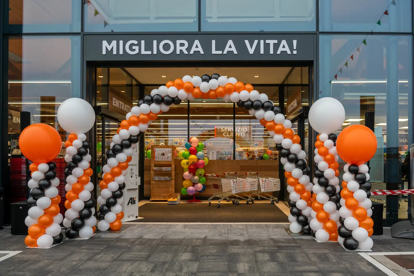 Montagnana (PD), 21 gennaio 2021. Inaugurazione Supermercato Ali a Montagnana. Nella Foto: entrata del nuovo Al' di Montagnana allestita a festa