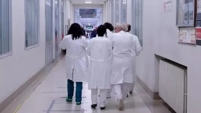 Medici in fuga dagli ospedali