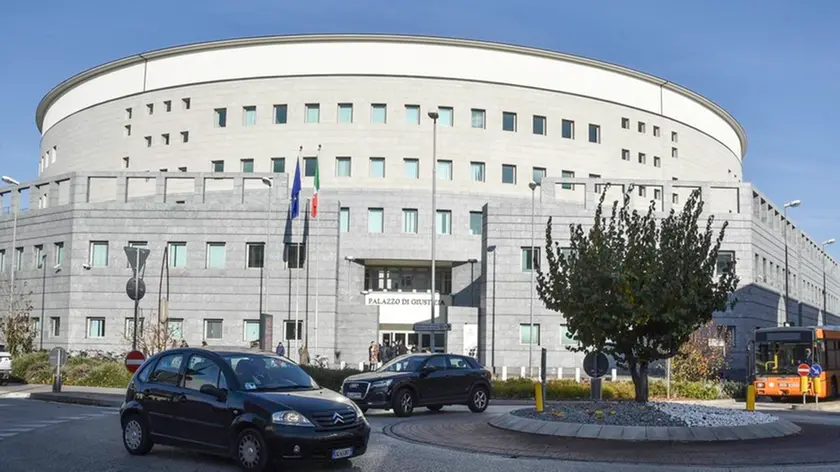 SBRISSA-AGENZIA BIANCHI-PADOVA-ESTERNI TRIBUNALE DI PADOVA