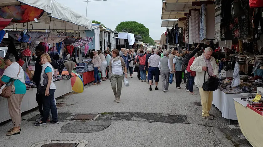 BELLUCO-FOTOPIRAN-MONTEGROTTO-INTERVISTE MERCATO