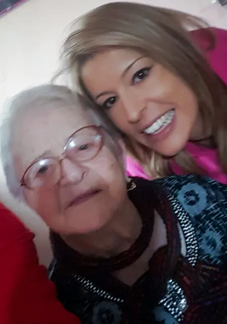 Este (PD) 04 Maggio 2020. Toniolo Bruna di quasi 95 anni vince la battaglia contro il COVID. Nella Foto: la Signora Bruna Toniolo (a destra) con la figlia Rita Dominici (a sinistra)