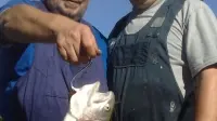 TROTA DA 7 CHILI Giancarlo Valentini a sinistra con un amico al Parco dei Cigni