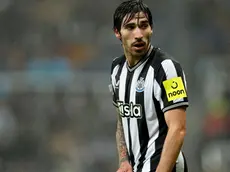 epa10939420 Sandro Tonali of Newcastle looks on during the UEFA Champions League Group F match between Newcastle United and Borussia Dortmund in Newcastle, Britain, 25 October 2023. EPA/ADAM VAUGHAN