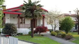 I GIORNI DEL DOLORE. A sinistra la villetta della famiglia Stocco Sopra lo sfortunato elettricista