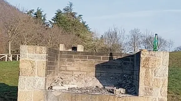 Rifiuti abbandonati dopo il barbeque