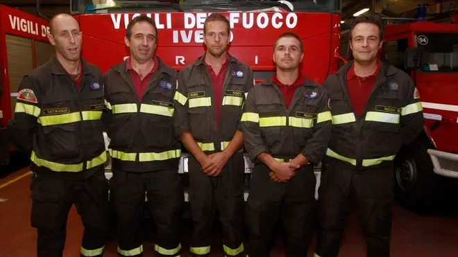 FERRO - SQUADRA POMPIERI. al centro viegro