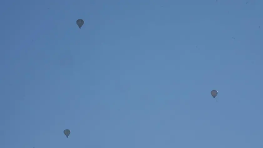 I tre enormi palloni apparsi sul Veneto venerdì mattina