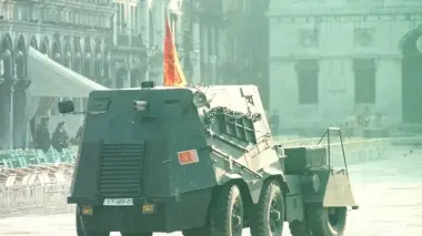Il tanko dei Serenissimi in piazza San Marco nel maggio 1997; sotto, Flavio Contin