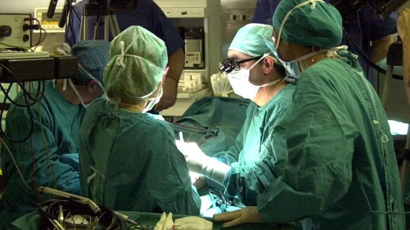 DIGITALFOTO LEGNANO INTERVENTO IN SALA OPERATORIA OSPEDALE (Per provincia Pag. 1 pos. 1 B )
