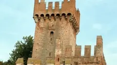 ROCCA DEGLI ALBERI. È pure ostello