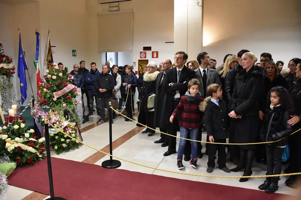 DINELLO - DINO TOMMASELLA - SAN DONA' DI PIAVE - FUNERALE MORIA ORFEI- IL MARITO NONES WALTER CON IO FIGLIO STEFANO E LARA