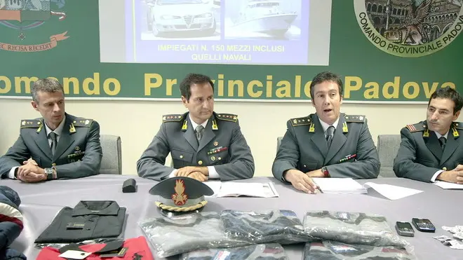 FERRO - CONFERENZA GUARDIA DI FINANZA. da sin: giovanni parascandolo, maccani, toluzzo FERRO - CONFERENZA STAMPA GUARDIA DI FINANZA