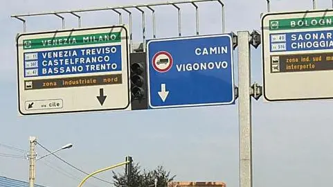PD 01/08/2001 G.M.....CAMIN PER DISAGIO PARCHEGGI E TRAFFICO PESANTE (EDEL) .