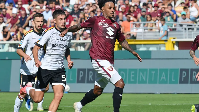 Torino's Valentino Lazaro and Lecce's Medon Berishe in action during the italian Serie A soccer match Torino FC vs US Lecce at the Olimpico Grande Torino Stadium in Turin, Italy, 15 September 2024 ANSA/ALESSANDRO DI MARCO