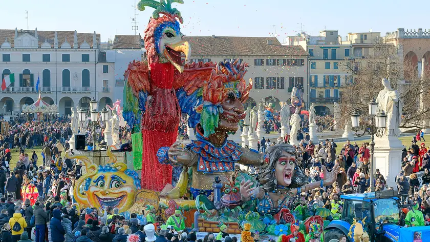 TOME-AGENZIA BIANCHI- PADOVA- PRATO DELLA VALLE- CARNEVALE 2023- CARRI ALLEGORICI.