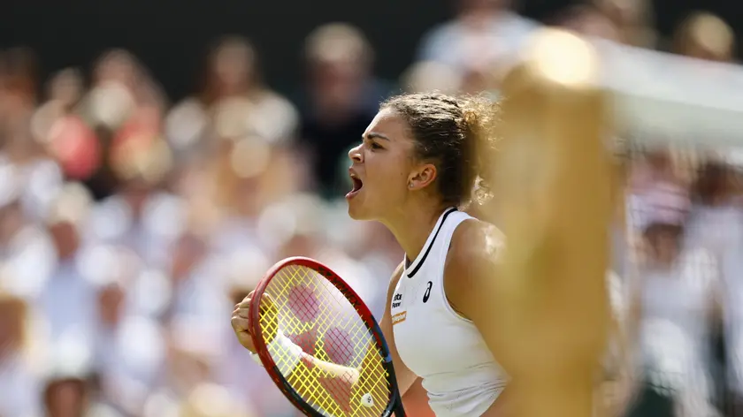 epaselect epa11472342 Jasmine Paolini of Italy celebrates winning the second set against Donna Vekic of Croatia during their Women's Singles semi final match at the Wimbledon Championships, Wimbledon, Britain, 11 July 2024. EPA/TOLGA AKMEN EDITORIAL USE ONLY