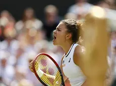 epaselect epa11472342 Jasmine Paolini of Italy celebrates winning the second set against Donna Vekic of Croatia during their Women's Singles semi final match at the Wimbledon Championships, Wimbledon, Britain, 11 July 2024. EPA/TOLGA AKMEN EDITORIAL USE ONLY