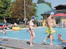 Una piscina dell’hotel Petrarca a Montegrotto Terme durante il weekend di Ferragosto (PIRAN)