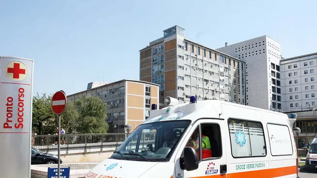 PATANE - CALDO IN OSPEDALE PATANE - CALDO IN OSPEDALE