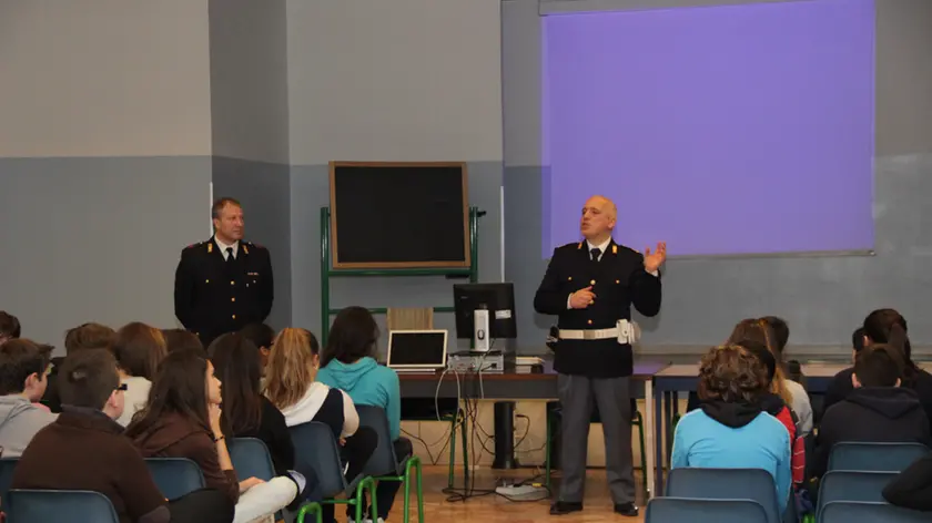 Lezione sul cyber bullismo tenuta dalla Polizia Postale per gli studenti della scuola Don Milani alla Gazzera