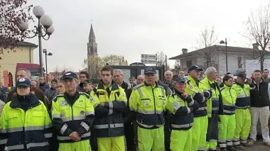 LA CONSEGNA DELLE «CASE» Le chiavi date dal sindaco davanti al ministro Sacconi
