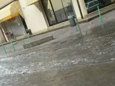 Via Tre Garofani davanti alla scuola Manin