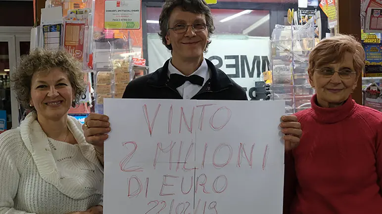 I titolari del bar Centrale a Rubano dovevenerdì è stata registrata la vincita (FOTO PIRAN)