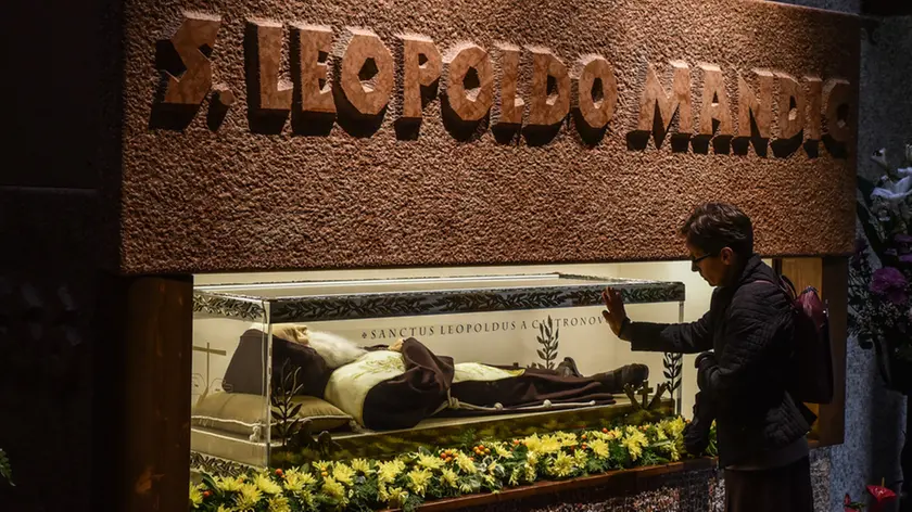 PIEROBON-AGENZIA BIANCHI-PADOVA-OSTENSIONE PADRE LEOPOLDO