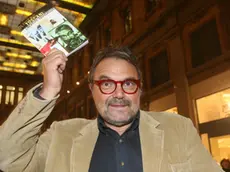 20080317 - ROMA - ACE - LIBRI: TOSCANI PRESENTA IL SUO 'CREATIVO SOVVERSIVO'. Oliviero Toscani posa per una foto durante la presentazione del suo libro "Creativo sovversivo", questo pomeriggio a Roma. ANSA/CLAUDIO PERI/DRN