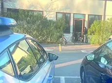 La polizia all’ingresso dell’Adriano Panatta Racquet Club di via Maffioli a Treviso