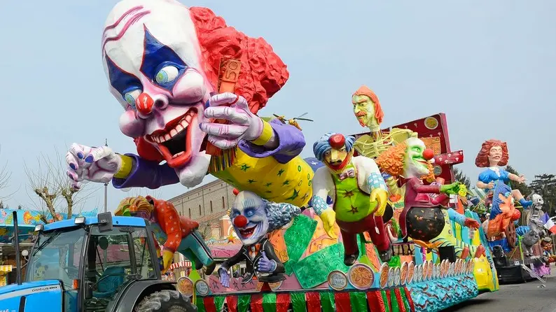 BOTTIN - CASALE DI SCODOSIA - 12 FEBBRAIO 2017 - APERTURA DEL CARNEVALE CON LA MADRINA RACHELE RISALITI MISS ITALIA 2016 - NELLA FOTO : PAGLIACCIO RUBA SOLDI