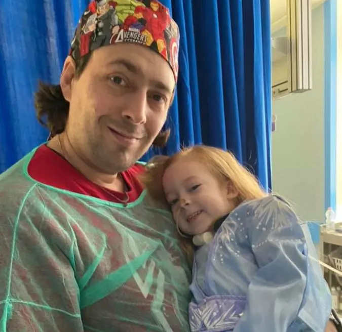 La bambina insieme al papà William