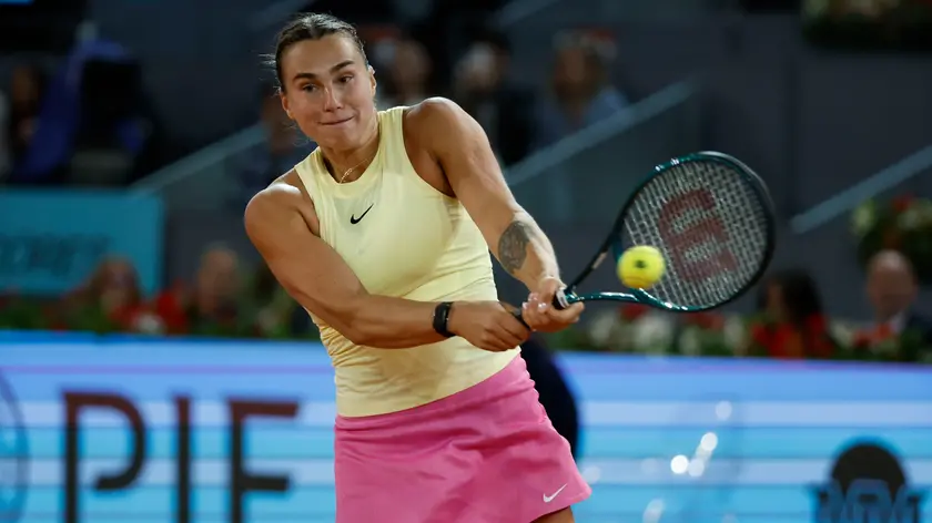 epa11313261 Aryna Sabalenka of Belarus in action against Mirra Andreeva of Russia in their quarter final match at the Madrid Open tennis tournament in Madrid, central Spain, 01 May 2024. EPA/Juanjo Martin