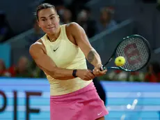 epa11313261 Aryna Sabalenka of Belarus in action against Mirra Andreeva of Russia in their quarter final match at the Madrid Open tennis tournament in Madrid, central Spain, 01 May 2024. EPA/Juanjo Martin