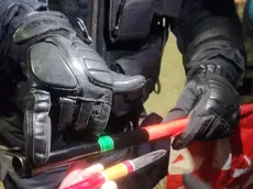 Il pugnale che esce dall'asta della bandiera