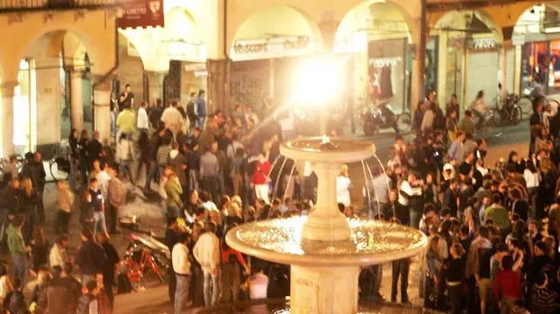 04 maggio 2006 Chiusura anticipata bar , Piazza delle Erbe alle 00.30 (CARRAI) 04 maggio 2006 Chiusura anticipata bar (CARRAI)