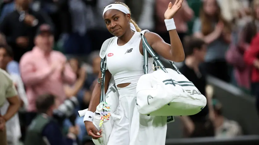 epa11465971 Coco Gauff of the US greets the crowd as she leaves the pitch after losing to Emma Navarro of the US (unseen) during their round of 16 match at the Wimbledon Championships, Wimbledon, Britain, 07 July 2024. EPA/ADAM VAUGHAN EDITORIAL USE ONLY