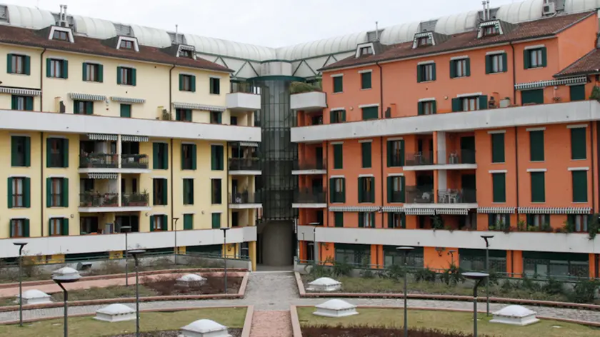 Agenzia Candussi, giornalista Artico. Degrado nei condomini di via Ca' Rossa, Mestre.