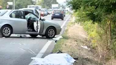 MATTEO LORANI E L’INCIDENTE L’odontotecnico rodigino aveva 36 anni Nelle foto di lato, due agghiaccianti immagini sugli effetti dello scontro
