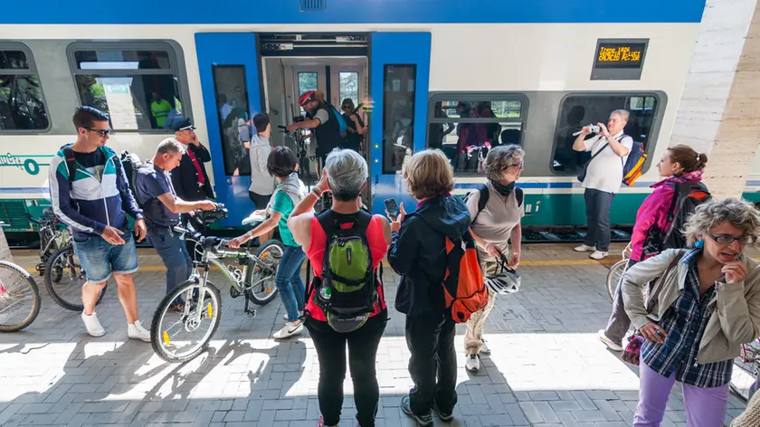 stefano da rin puppel - perona - calalzo di cadore - arrivo del primo treno abilitato al trasporto biciclette