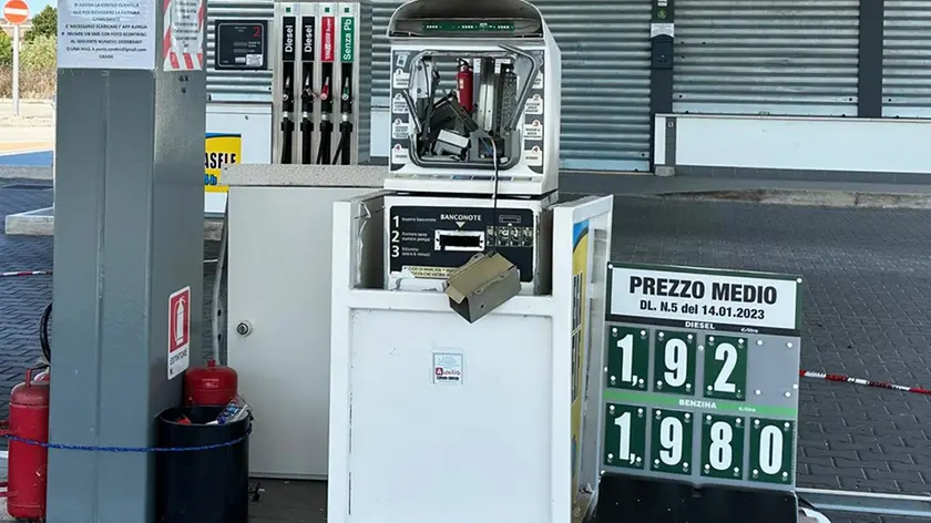 I danni al self service (foto Piran)