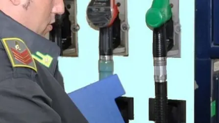 FERRO - GDF TRUFFE POMPE DI BENZINA - IMMAGINE GDF