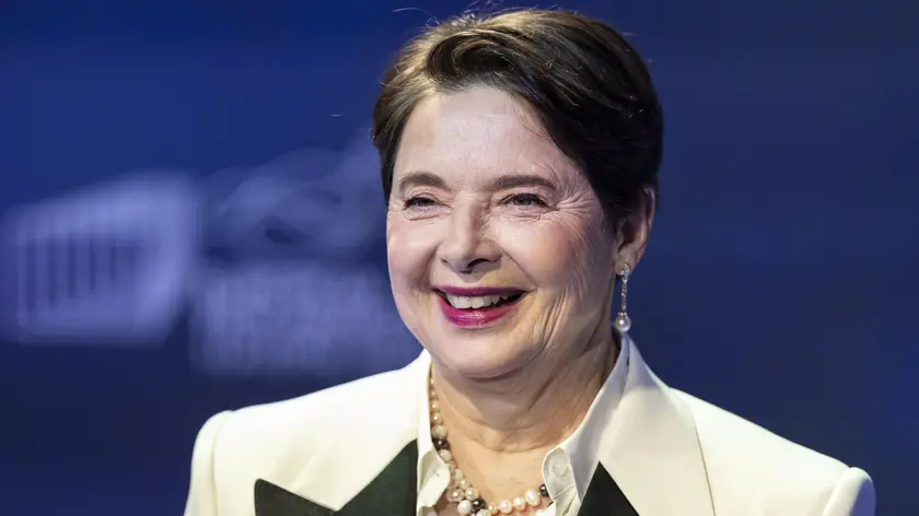 epa11763046 Isabella Rossellini, Italian-US actor, winner of the European Achievement In World Cinema, arrives at the 37th European Film Awards at the Culture and Convention Center KKL in Lucerne, Switzerland, 07 December 2024. EPA/MICHAEL BUHOLZER