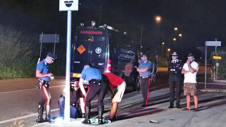 i carabinieri dopo il danneggiamento dell'autovelox sulla statale 307 a Cadoneghe