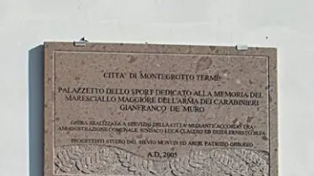 SIMBOLI MASSONICI La targa al maresciallo De Muro