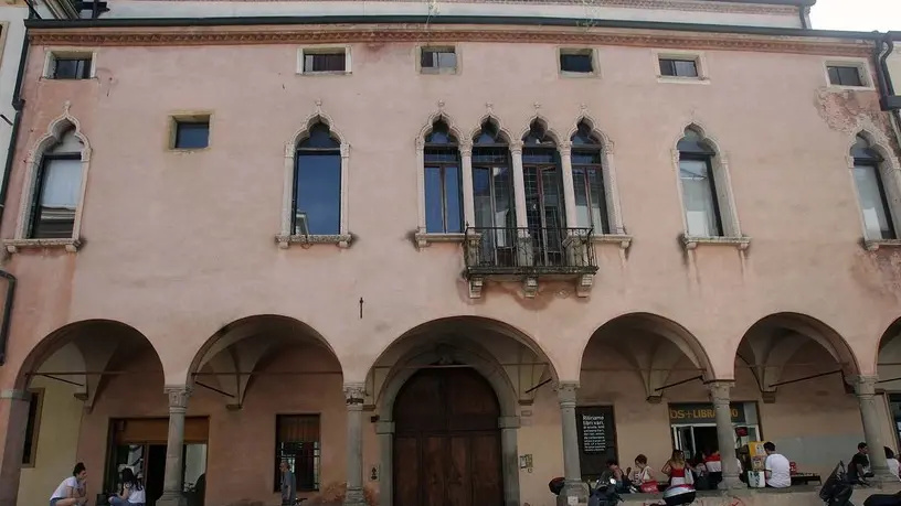 Palazzo Lucatello, la storica dimora che si affaccia su via Altinate va all’asta (FOTO BIANCHI)