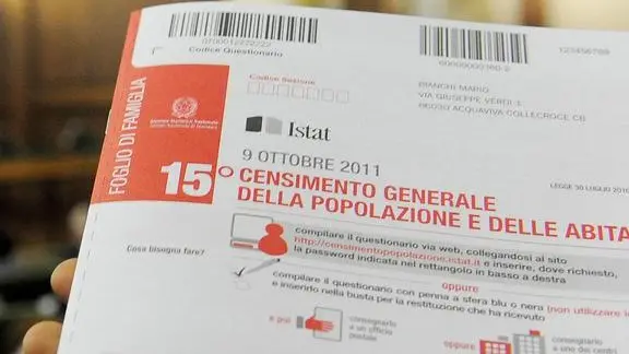 Il Presidente dell'Istat, Enrico Giovannini, e il Direttore Centrale dei Censimenti Generali, Andrea Mancini, hanno presentato a Roma le principali innovazioni dell'edizione 2011 del Censimento generale della popolazione e delle abitazioni, oggi, 7 ottobre 2011. La fotografia sulla.popolazione e le abitazioni dovra' essere scattata domenica 9 ottobre. I questionari distribuiti sono 25 milioni. ANSA / UFFICIO STAMPA ISTAT